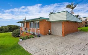 Escape To Jones Beach Kiama - Beachfront Unit With Direct Beach Access & Views